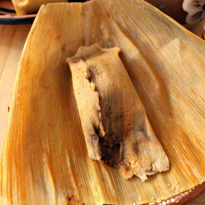 Tamal de Pollo Con Mole