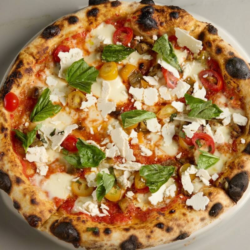 Pizza Grande : Mussarela, fatias de tomate, manjericão e parmesão