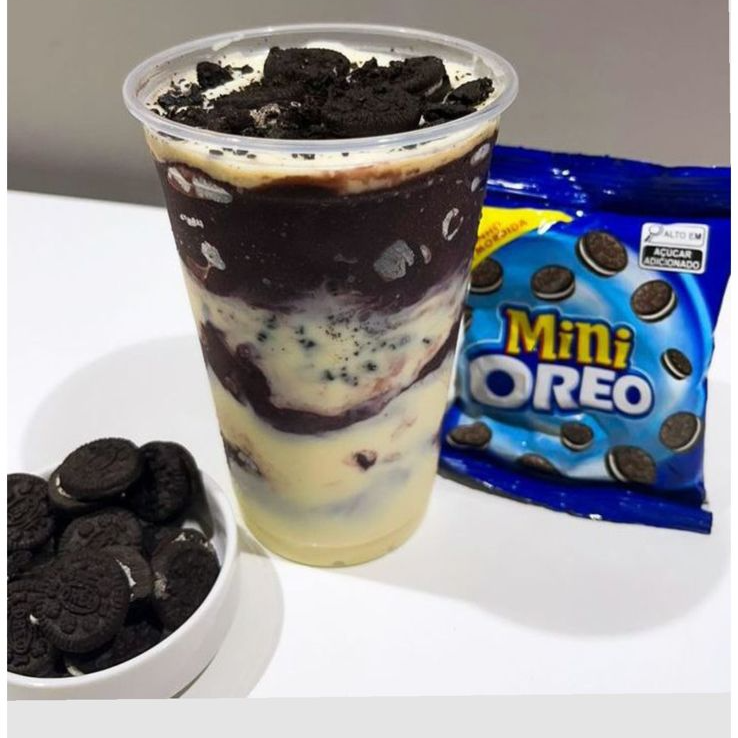 Para os amantes de biscoito! Nosso açaí super cremoso e sem cristais de gelo, montado em camadas com um irresistível e exclusivo creme de Oreo artesanal, finalizado com pedaços crocantes do biscoito Oreo® triturado e um fio generoso de leite condensado. Uma verdadeira explosão de sabor e crocância!
👉 Diferencial: Visual lindo no copo e recheio no capricho do topo ao fundo para você aproveitar cada colherada.
