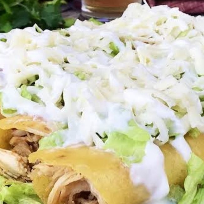 Flautas de Birria + Refresco