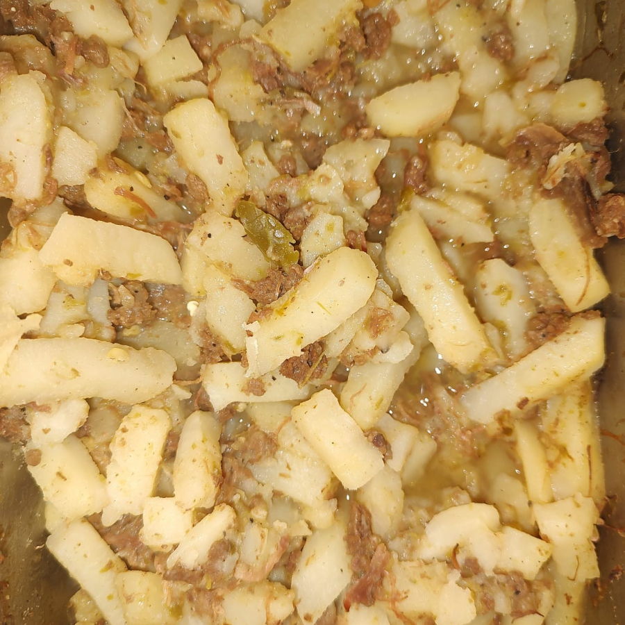 VERDE CON PAPAS ( Carne Deshebrada)