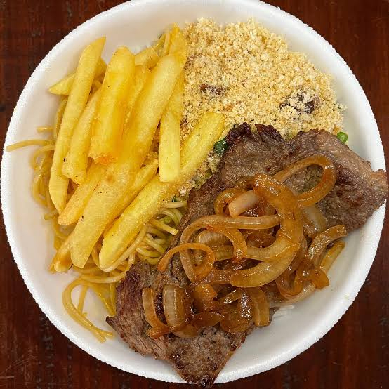 Contra filé acebolado,arroz,feijao,saladada,farofa e fritas