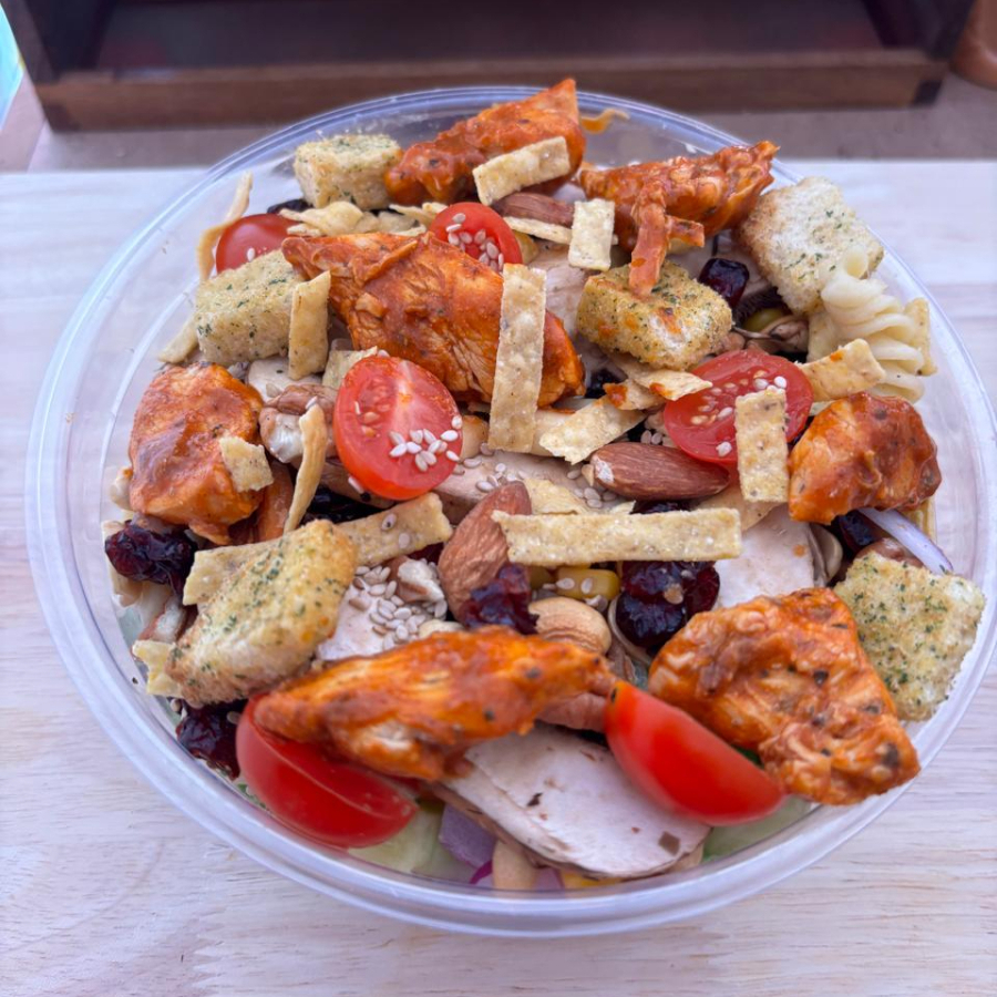 Ensalada de Pollo Búfalo