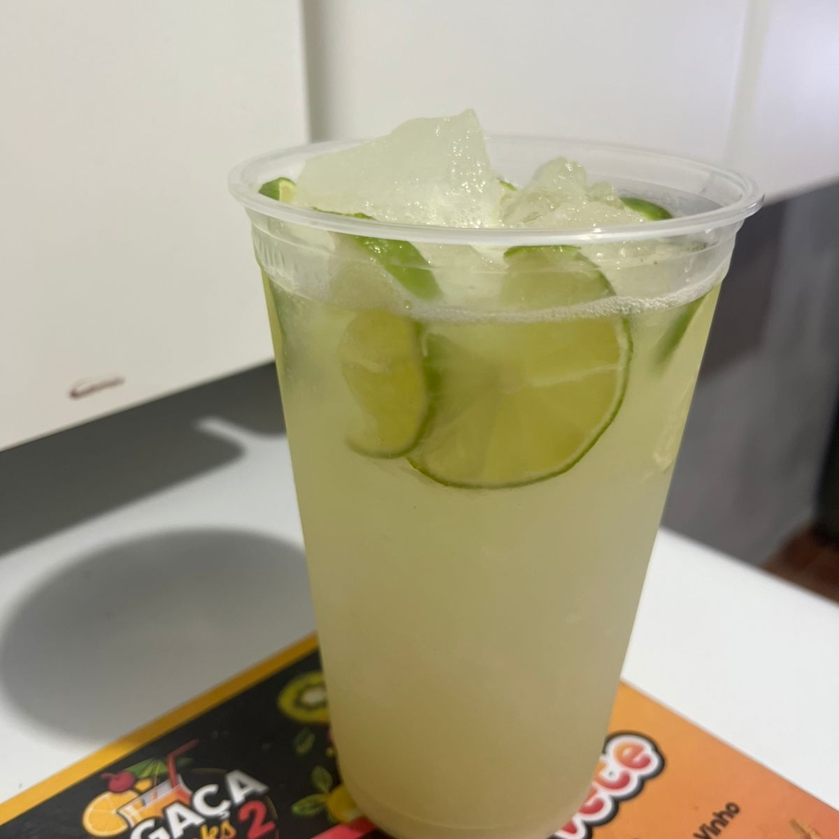 Caipirinha de limão em fruta gelo e vodka copão de 770ml