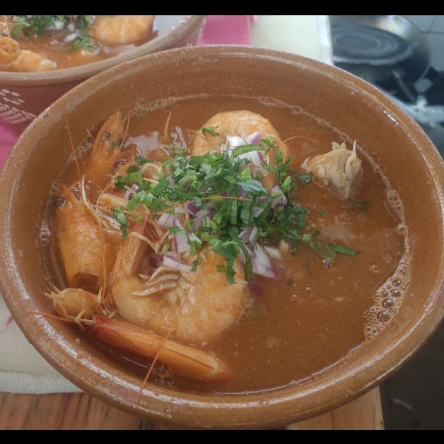 Caldo de Robalo con Camarón
