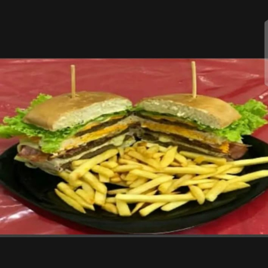 3 hamburgueres,presunto,queijo,ovo,bacon,cheddar,alface,tomate e maionese especial