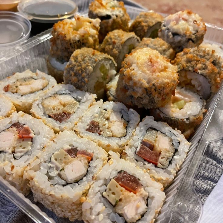 Combo (15 Piezas + 3 Gyozas + 1 Té frio).