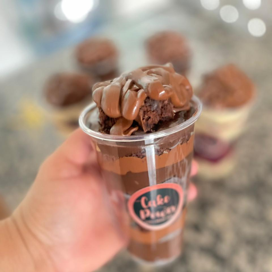 Camadas no nosso creme de chocolate nobre meio amargo. Nutella e Brownie , uma combinação perfeita nesse copão da felicidade de 300 Ml para os amantes de chocolate e Nutella. Conservar Refrigerado