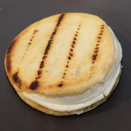 Arepa de Jamón y Queso de Mano