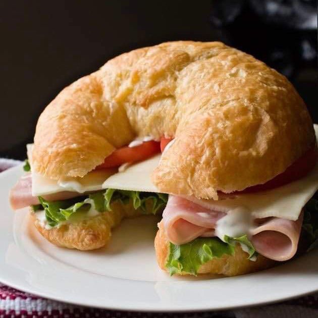 Cuernito de jamón