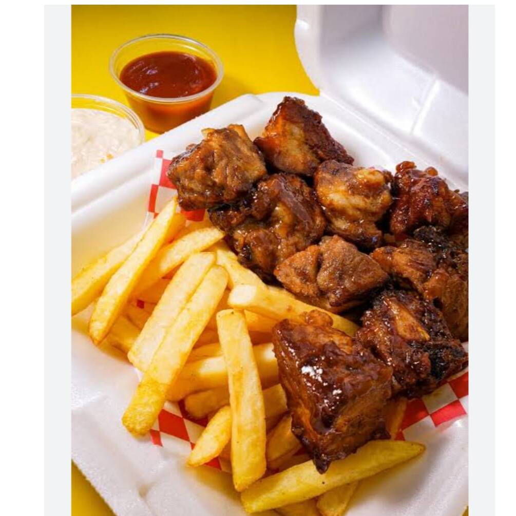 Orden de Costillas a la BBQ con Papas