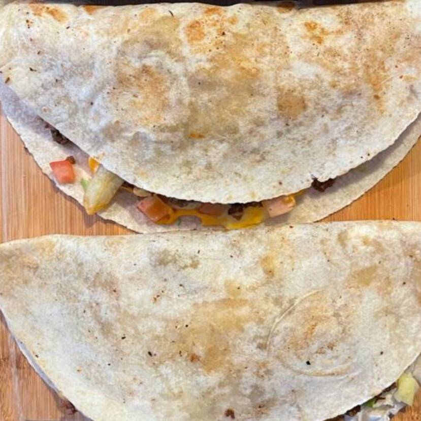 Super Quesadilla + Papas + bebida