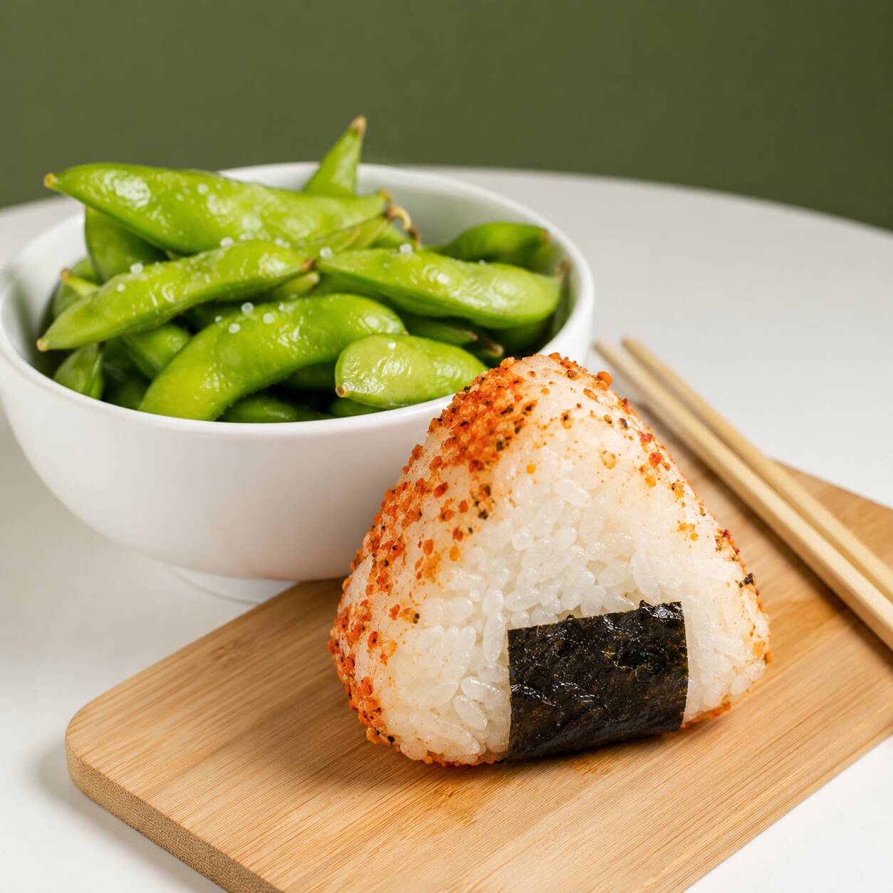 Entrada + Oniguiri a escolha. Perfeito para aquecer antes do apito inicial!