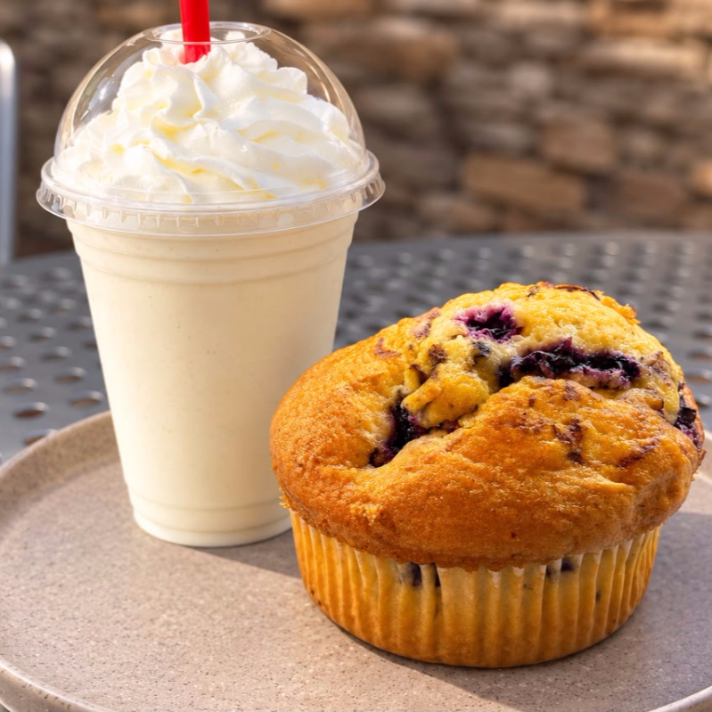 Malteada de vainilla con muffin