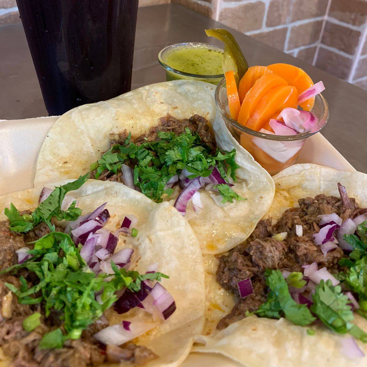 5 Tacos de Barbacoa + Refresco 355 Ml.