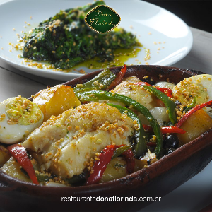 Posta de Bacalhau ao forno, Batatas, Cebola, Pimentões, Ovos e Brócolis