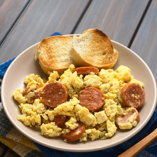 Sándwich de Huevos Revueltos con Chorizo