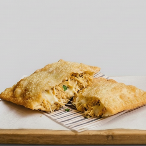 Pastel de frango desfiado (picante) com queijo catupiry