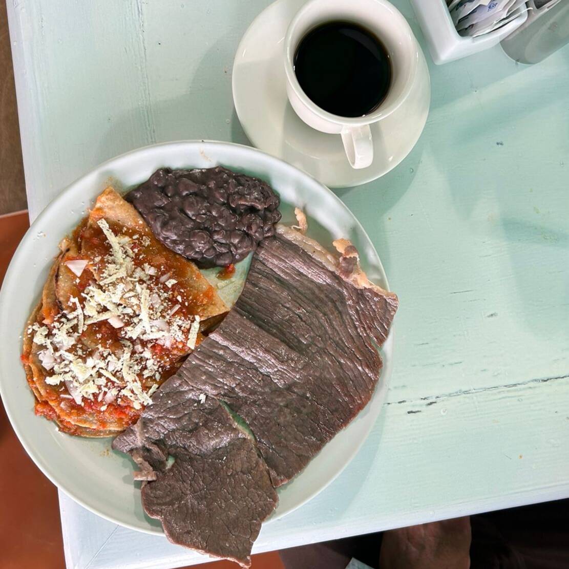 Cecina con Enchiladas