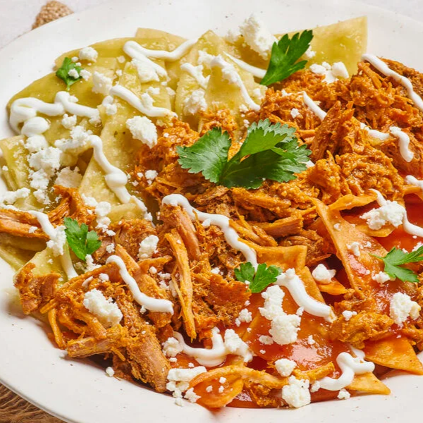 Chilaquiles Divorciados Con Pollo Incluido