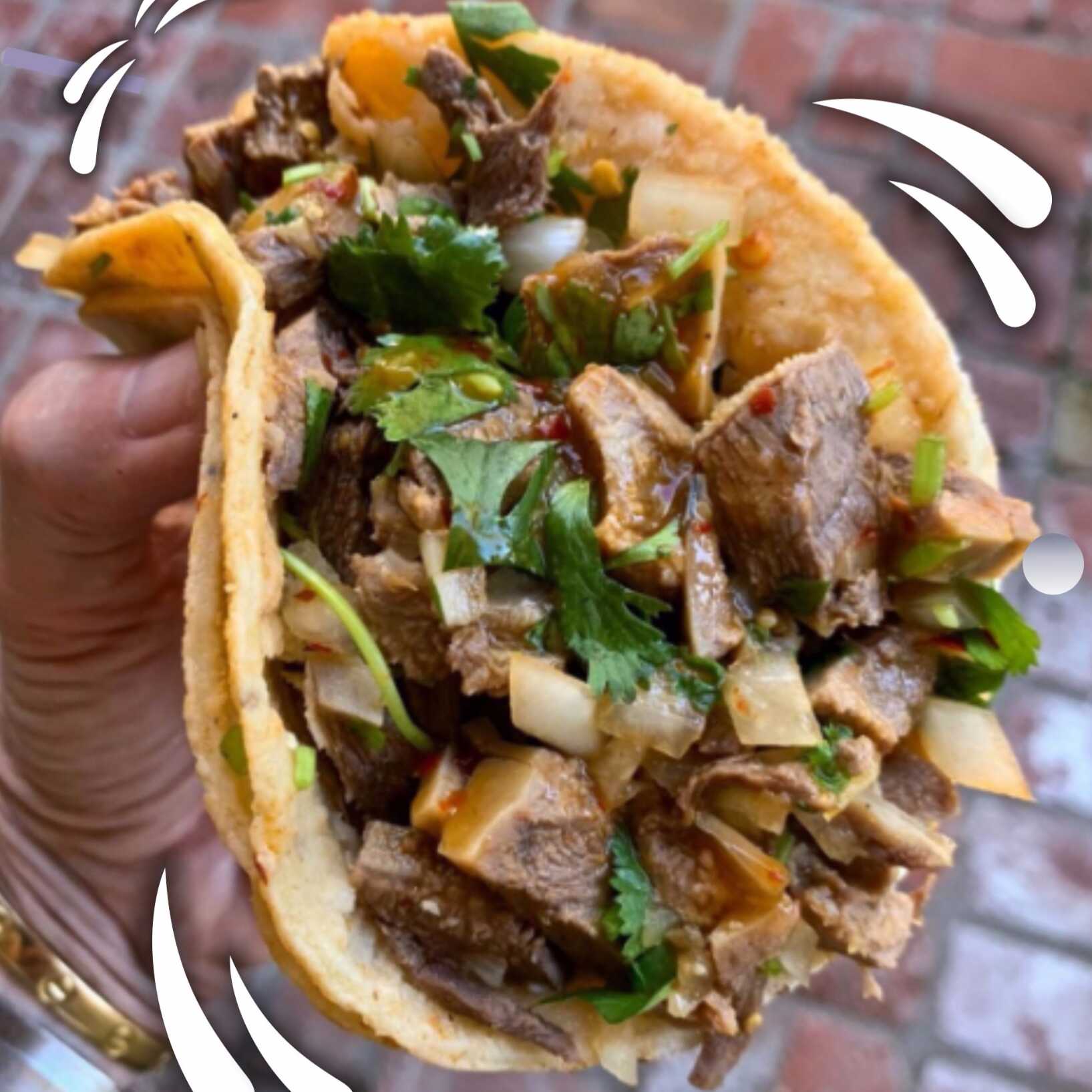 TACO DE LENGUA DE RES BIRRIA