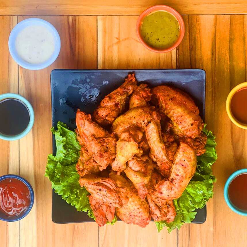 Medio kilo de alitas con tu salsa fav