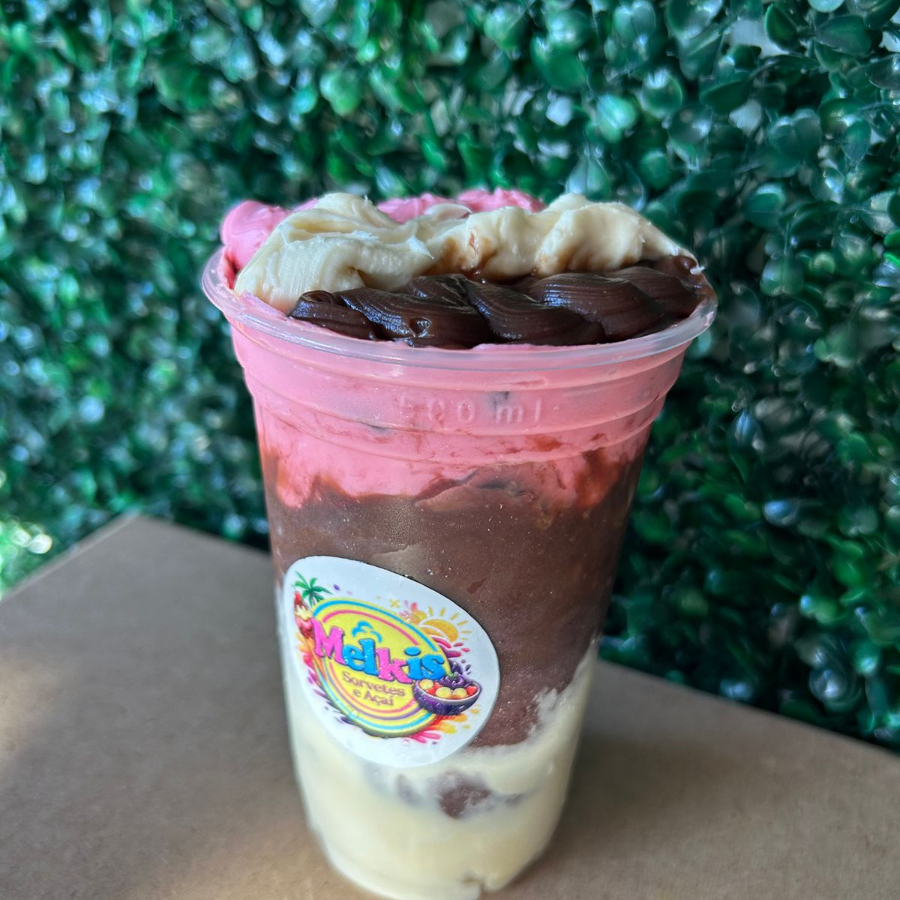 Açaí mais um Delicioso creme de ninho/Brigadeiro/Morango