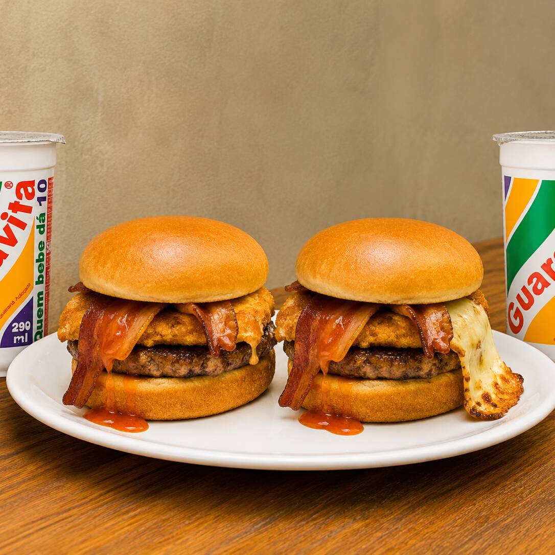 São 2 Burgers insano + 2 guaravitas