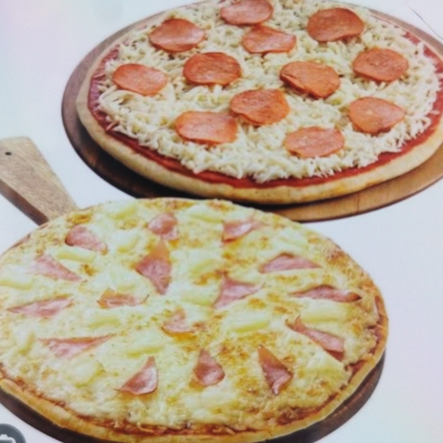 2 pizzas grandes 1 peperoni 1 hawaiana ( 35 cm)