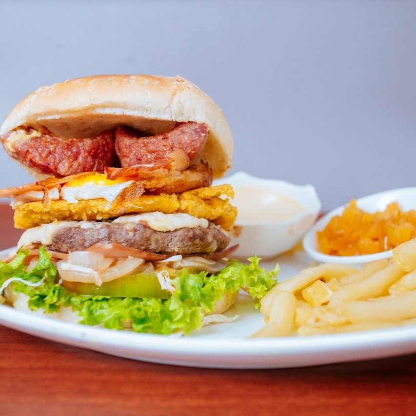 Hamburguesa Paisa.