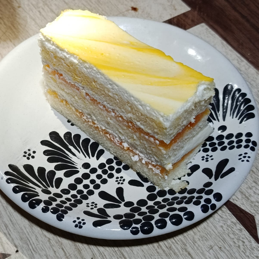 Rebanada de Pastel de Durazno con Crema