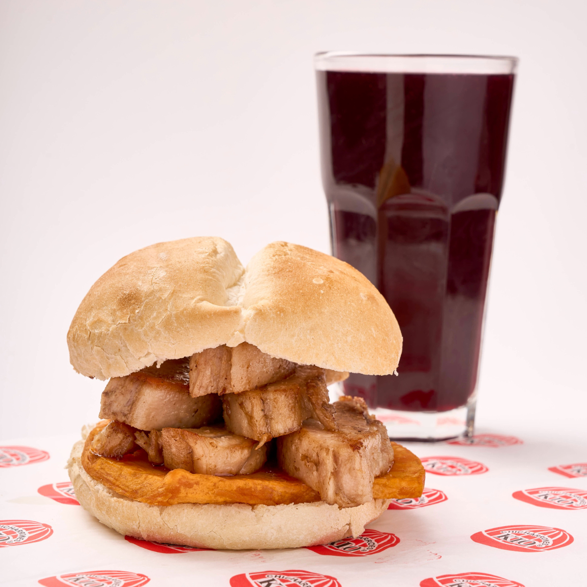 Sánguche de Chicharrón Jr más Chicha