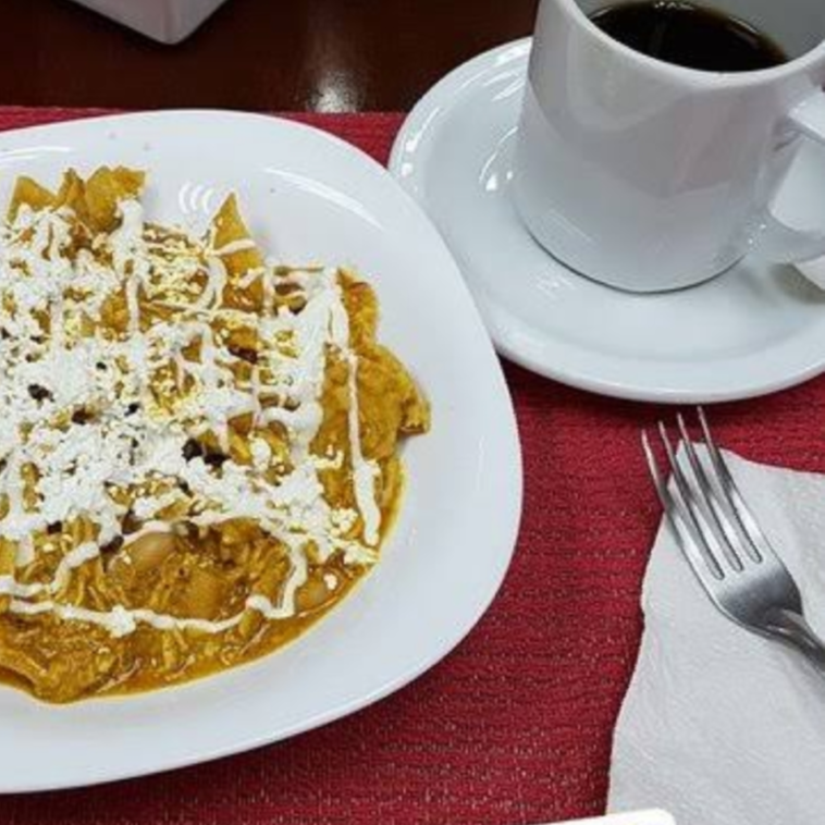 Chilaquiles con Huevo con Jamón Verdes
