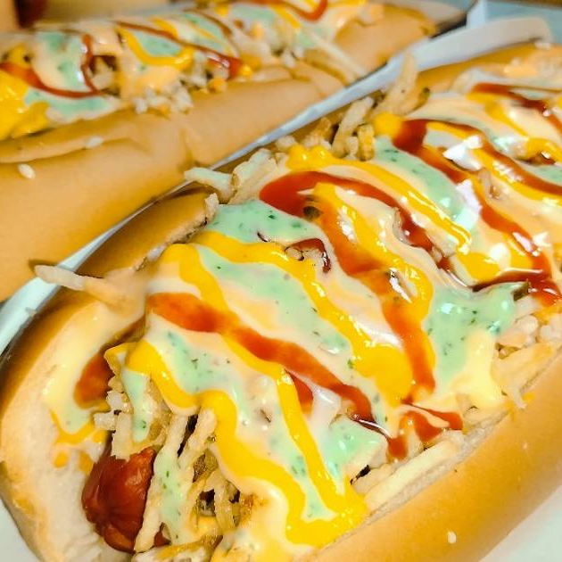 Mega Perro Supremo caliente con papas + coca-cola