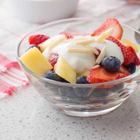 Coctel de Frutas con Yogurt de Durazno