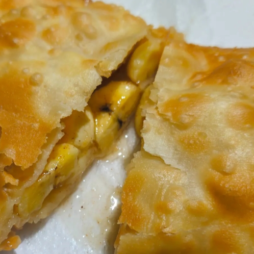 Pastel de banana com açúcar e canela