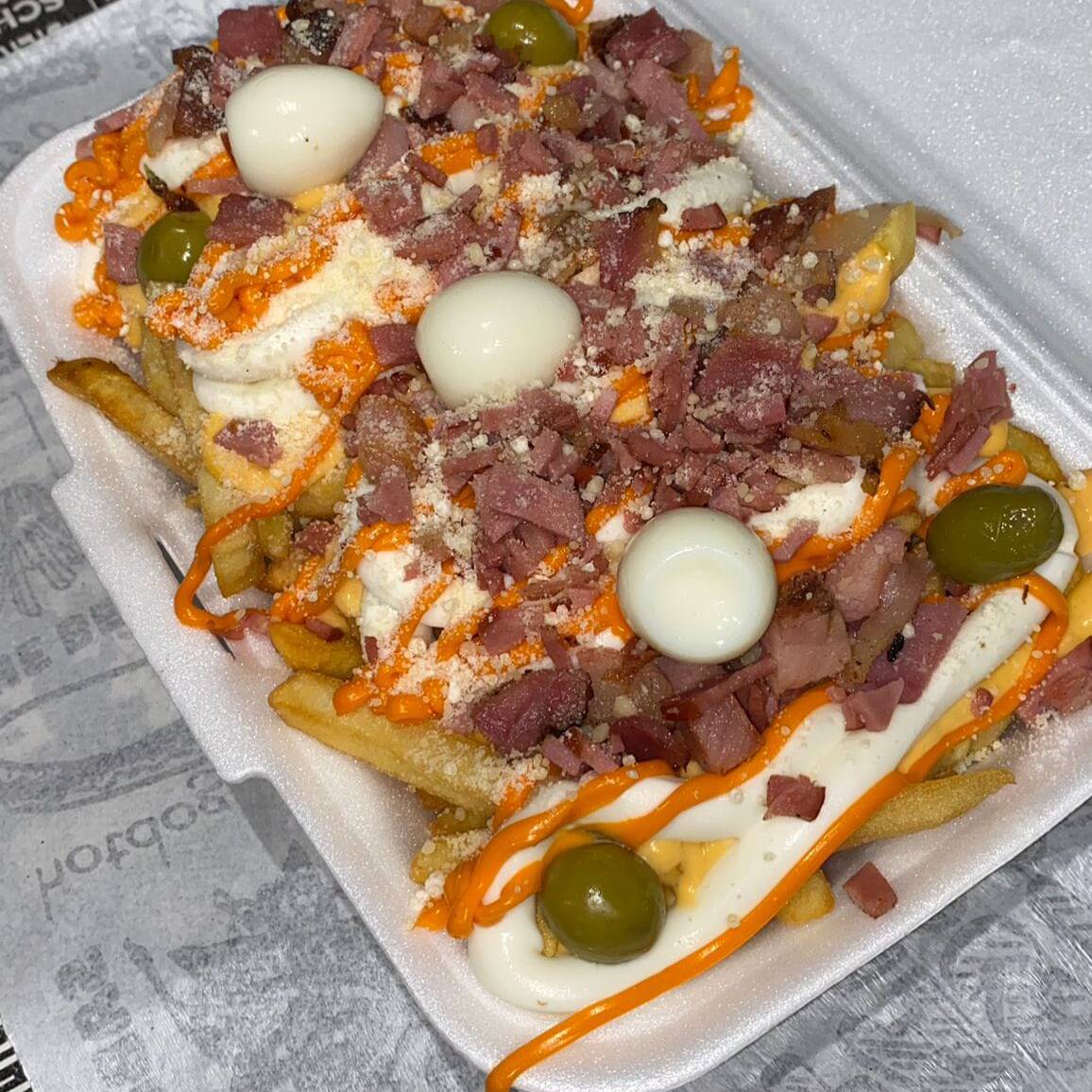 Porção generosa de Batata Maluca tamanho GG, perfeita para compartilhar e acompanhar seus lanches. Crocante, saborosa e ideal para matar a fome!