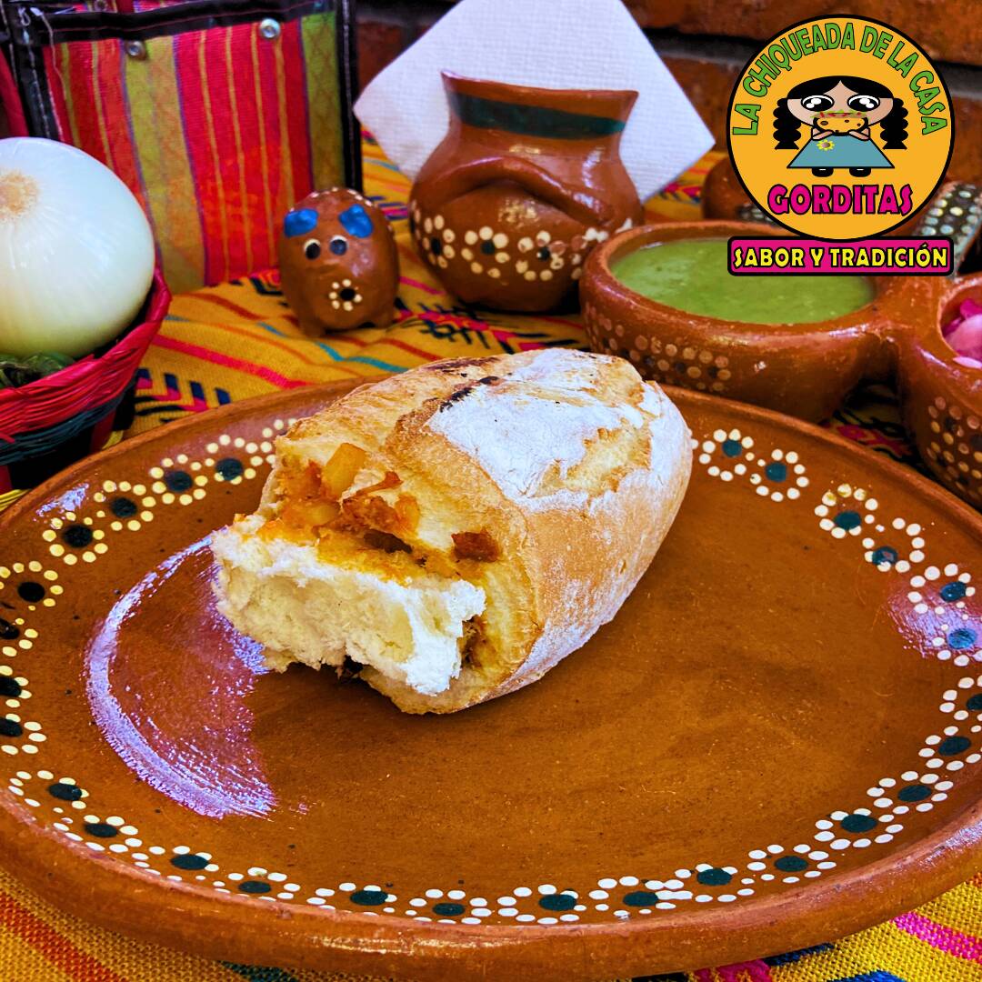 Bolillo con Guisado