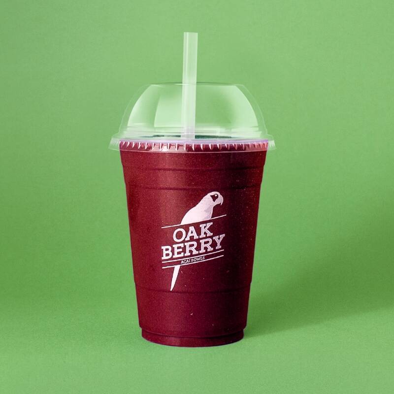 Açaí 500 ml: smoothie com textura mais cremosa para tomar com canudo. Toppings do copo: Neston, banana e morango – Foto ilustrativa.