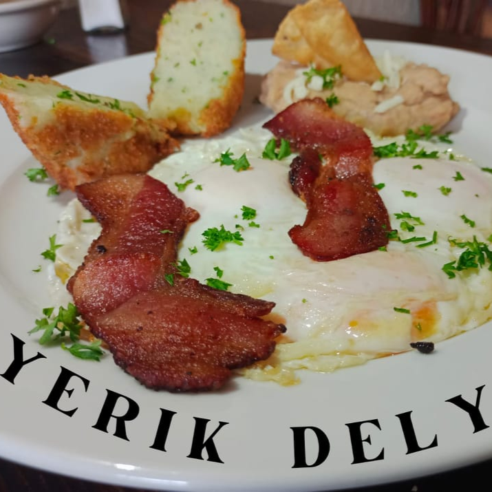 Huevos con Tocino