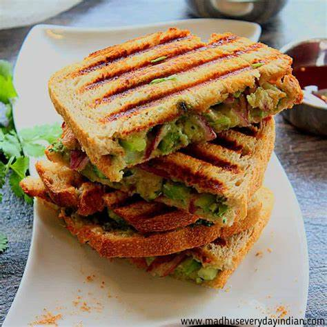 Sandwich de Queso Panela con Aguacate