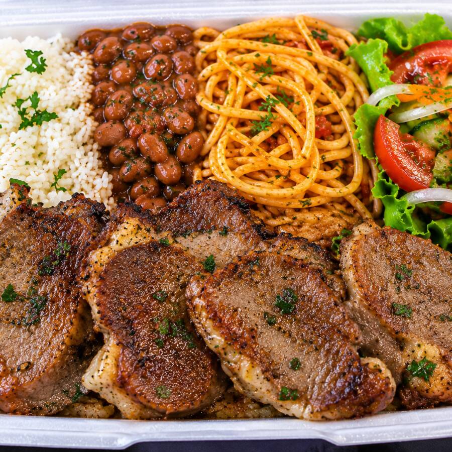 Acompanhamento arroz, feijão, Macarrão, salada e farofa