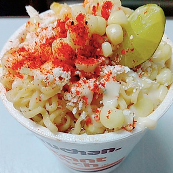 Maruchan con Esquites