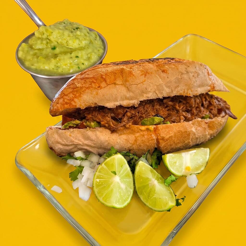 Torta Planchada de Birria