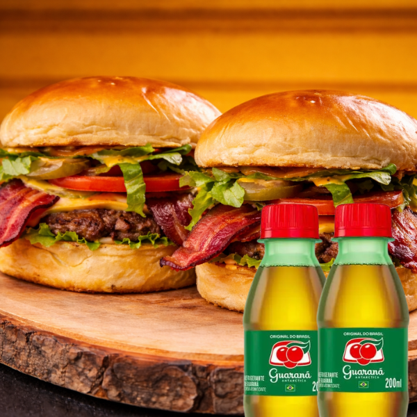 Salad Bacon Com Hambúrguer Suculento, Bacon Crocante, Queijo Derretido, Alface e Tomate No Pão Brioche Macio. Acompanha 2 Pepsi 200ml Bem Geladas — Peça Agora!