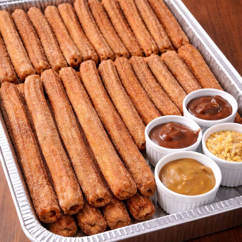 _Combo Família Espanhol! 🇪🇸👪_ 25 churros incríveis para toda a família! 😍 _Acompanha:_ - 4 recheios (2 Doce de Leite e 2 Chocolate) _Granulados:_ Escolha 4 opções (vendidos separadamente) e personalize seu combo! 😉 Faça seu pedido agora e faça a alegria da família!