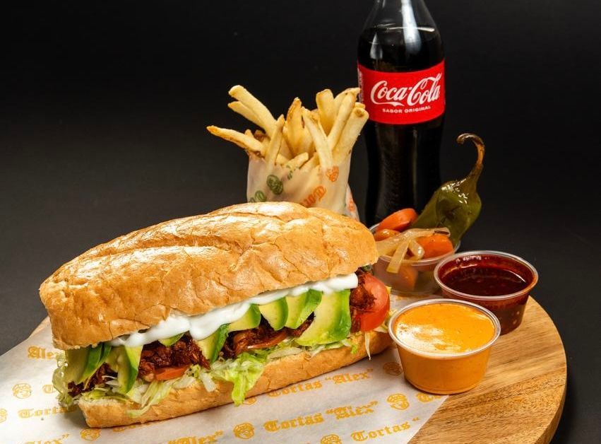 COMBO DE PIERNA ENDIABLADA (Torta + Papas + Ref...