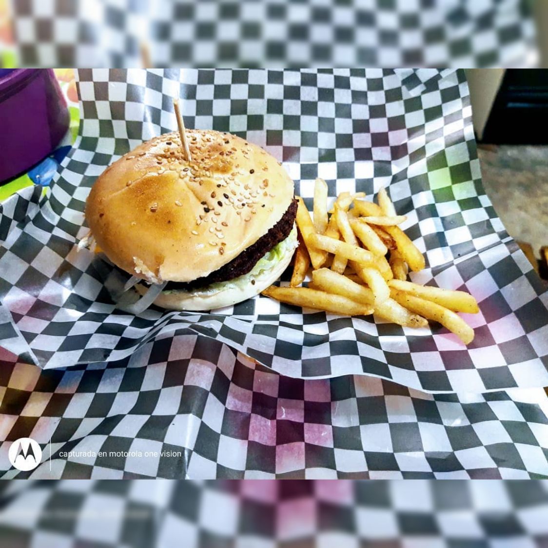 HAMBURGUESA ESPECIAL CON PAPAS