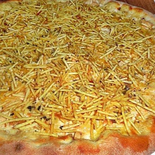 muçarela, molho, catupiry e batatinha palha