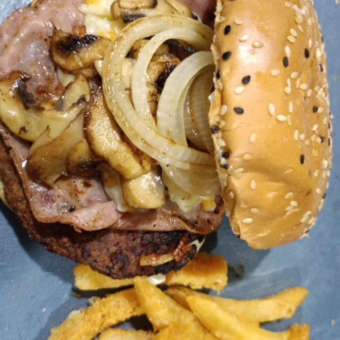 Hamburguesa Champiñón con Papas